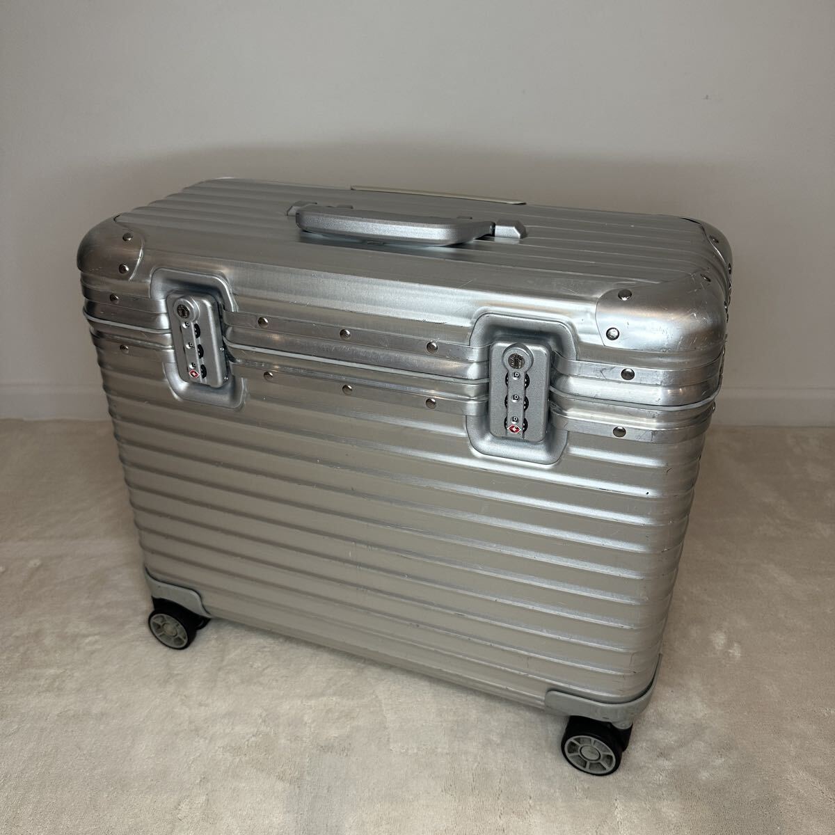 Yahoo!オークション -「リモワ パイロット 4輪」(リモワ) (スーツ