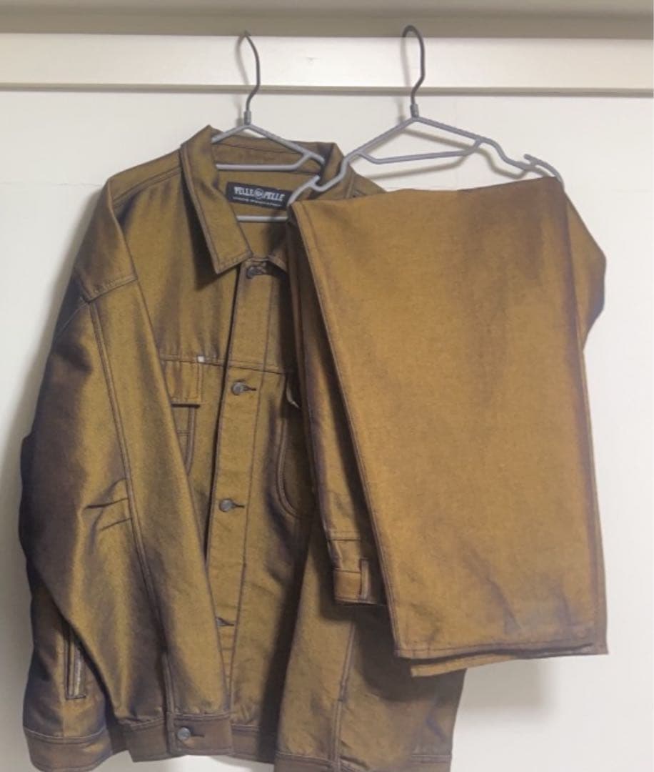 bboy pelle pelleセットアップ ゴールド A name that carries weight from city to city. The Pelle Pelle