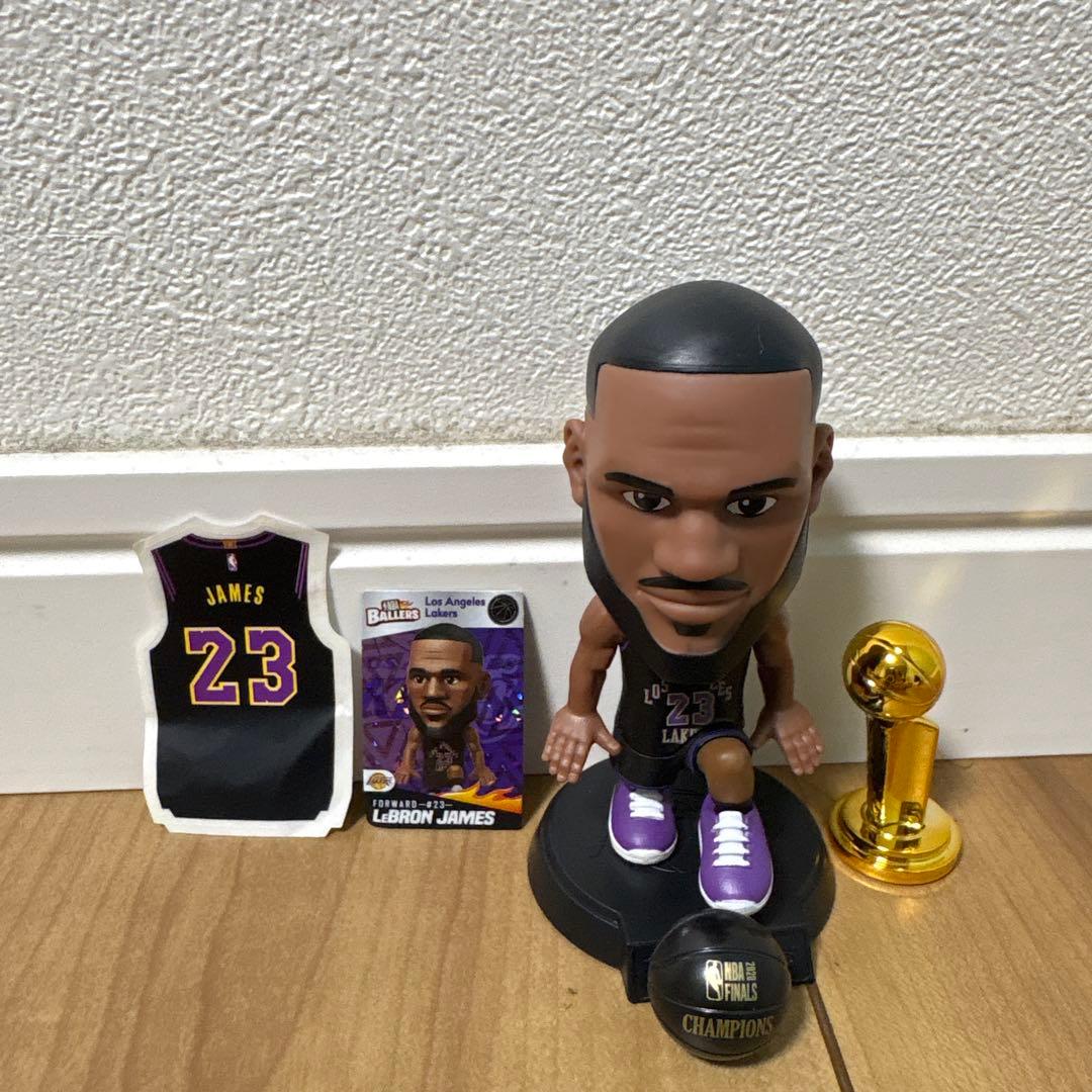 nba ballers レブロン　LeBron James フィギュア 1 ZURU 5 Surprise NBA BALLERS Mystery Ball Toys Lebron LaMelo